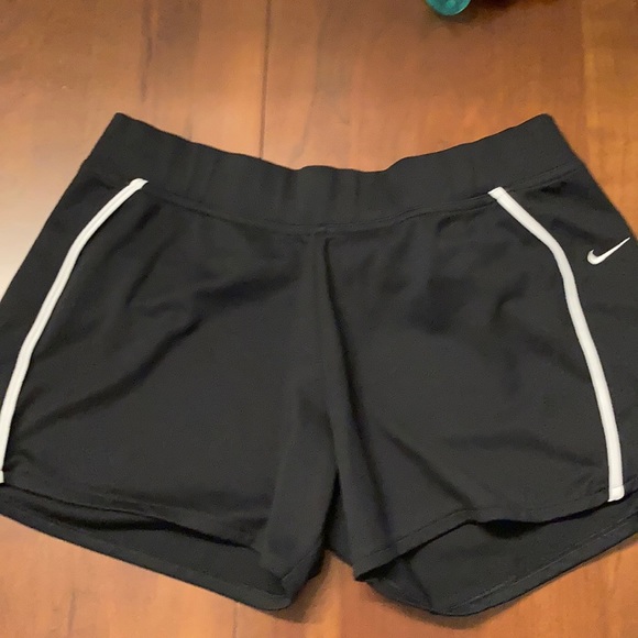Nike Pants - Women’s Nike shorts medium